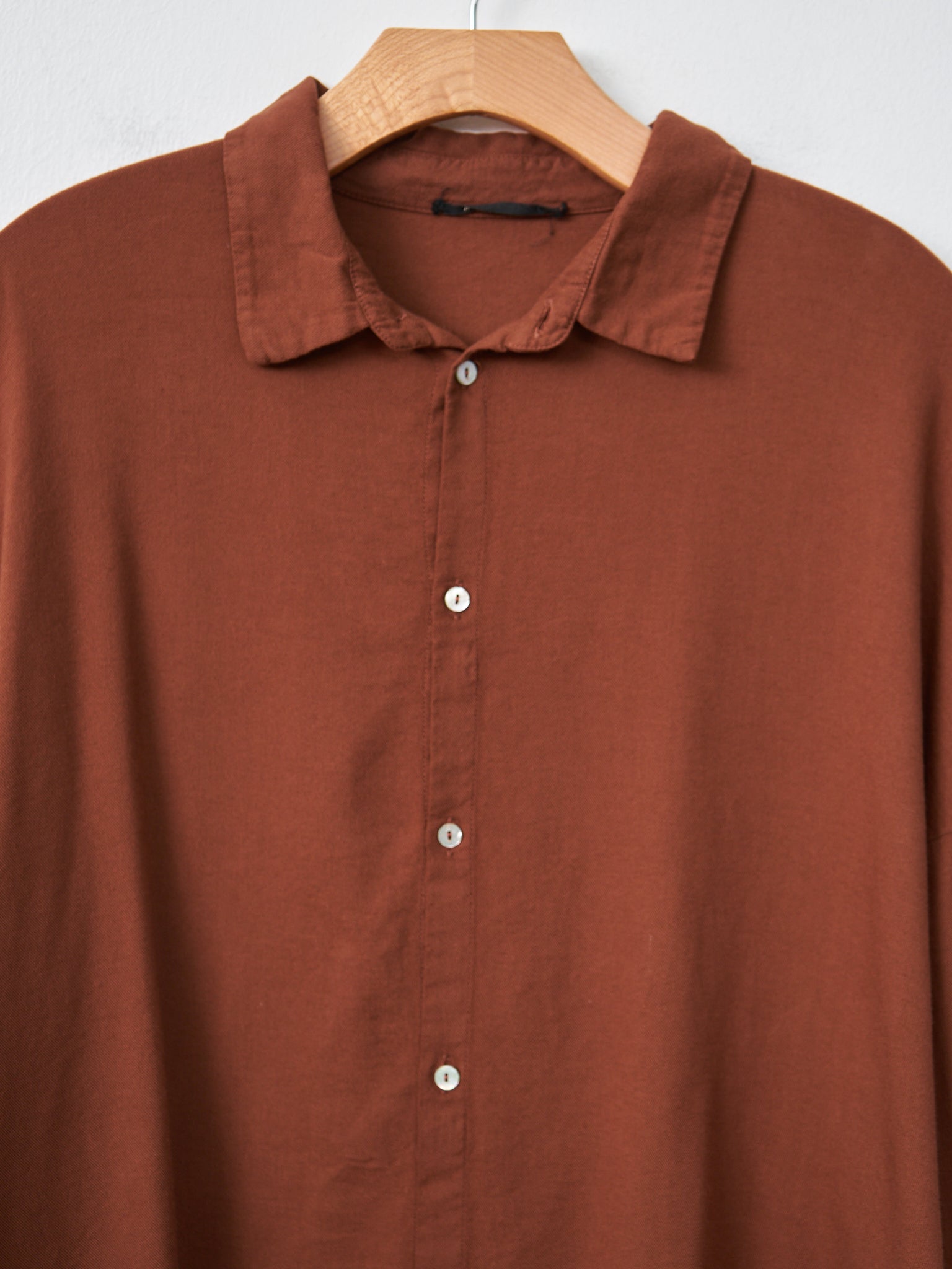 Namu Shop - Album di Famiglia Unisex Collar Shirt TVC - Rust