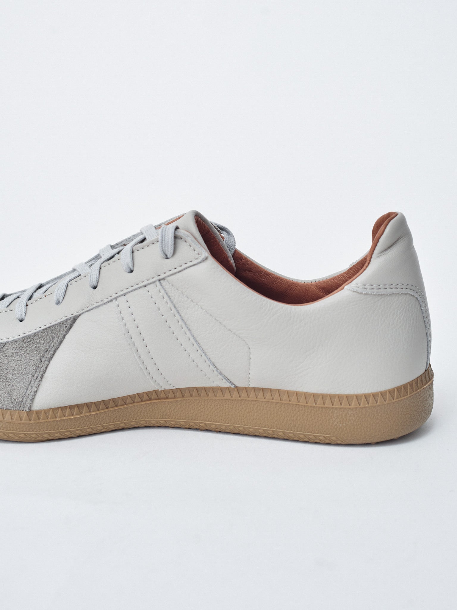 1700L German Military Trainer - Light Gray