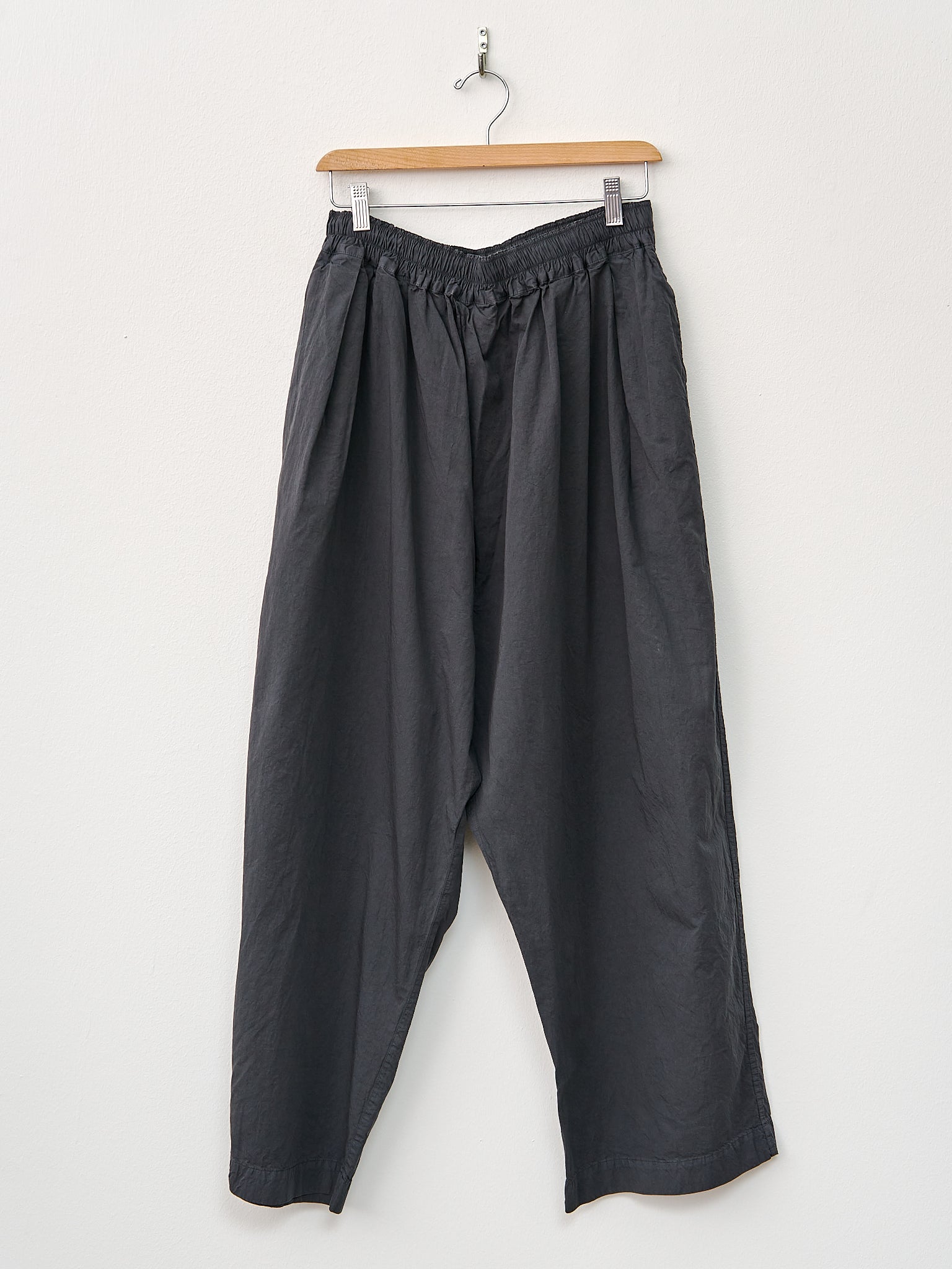 Namu Shop - Veritecoeur Unisex Easy Tuck Pants - Sumikuro (Charcoal)