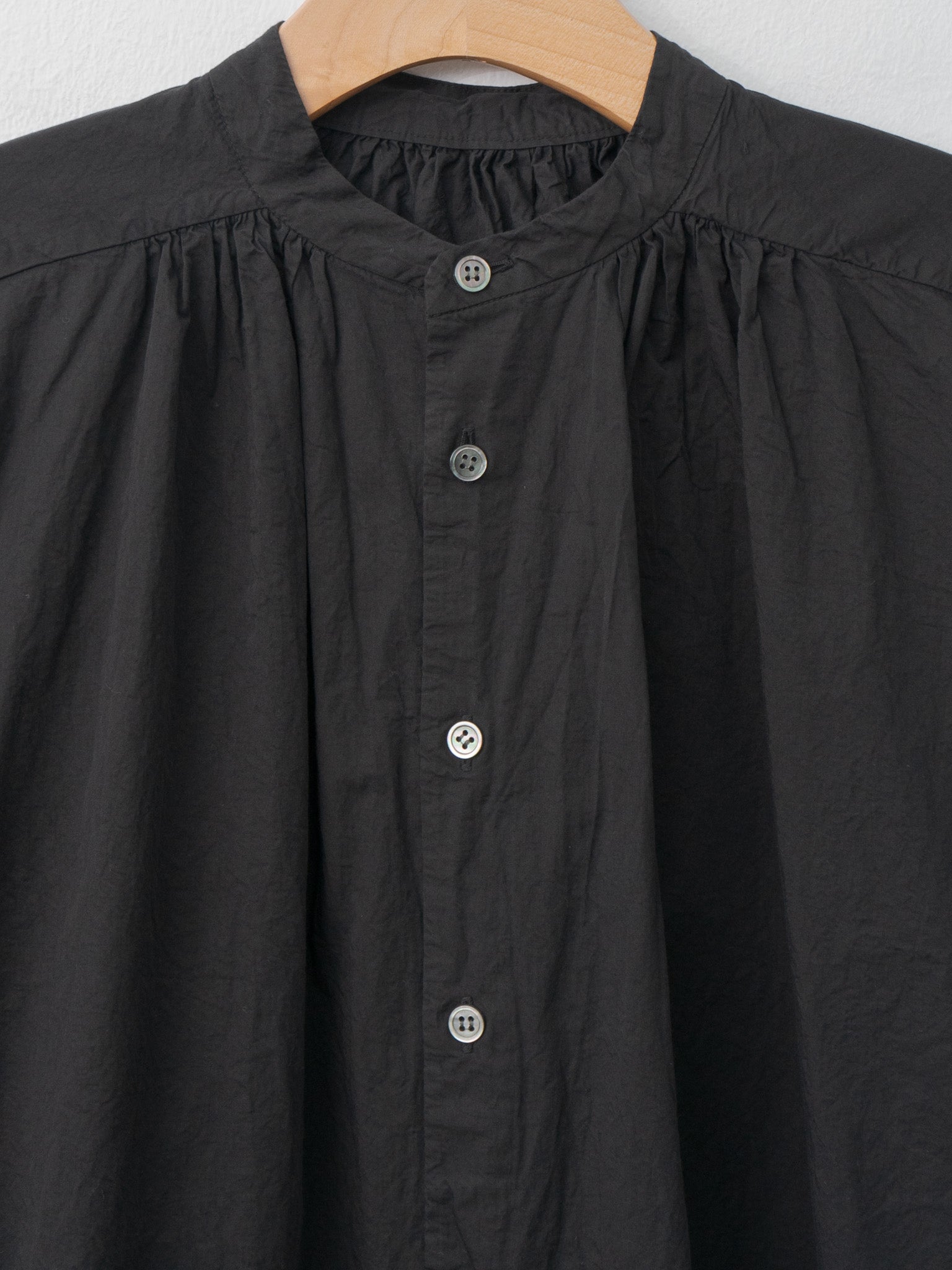 Shrink Gathered Shirt - Black