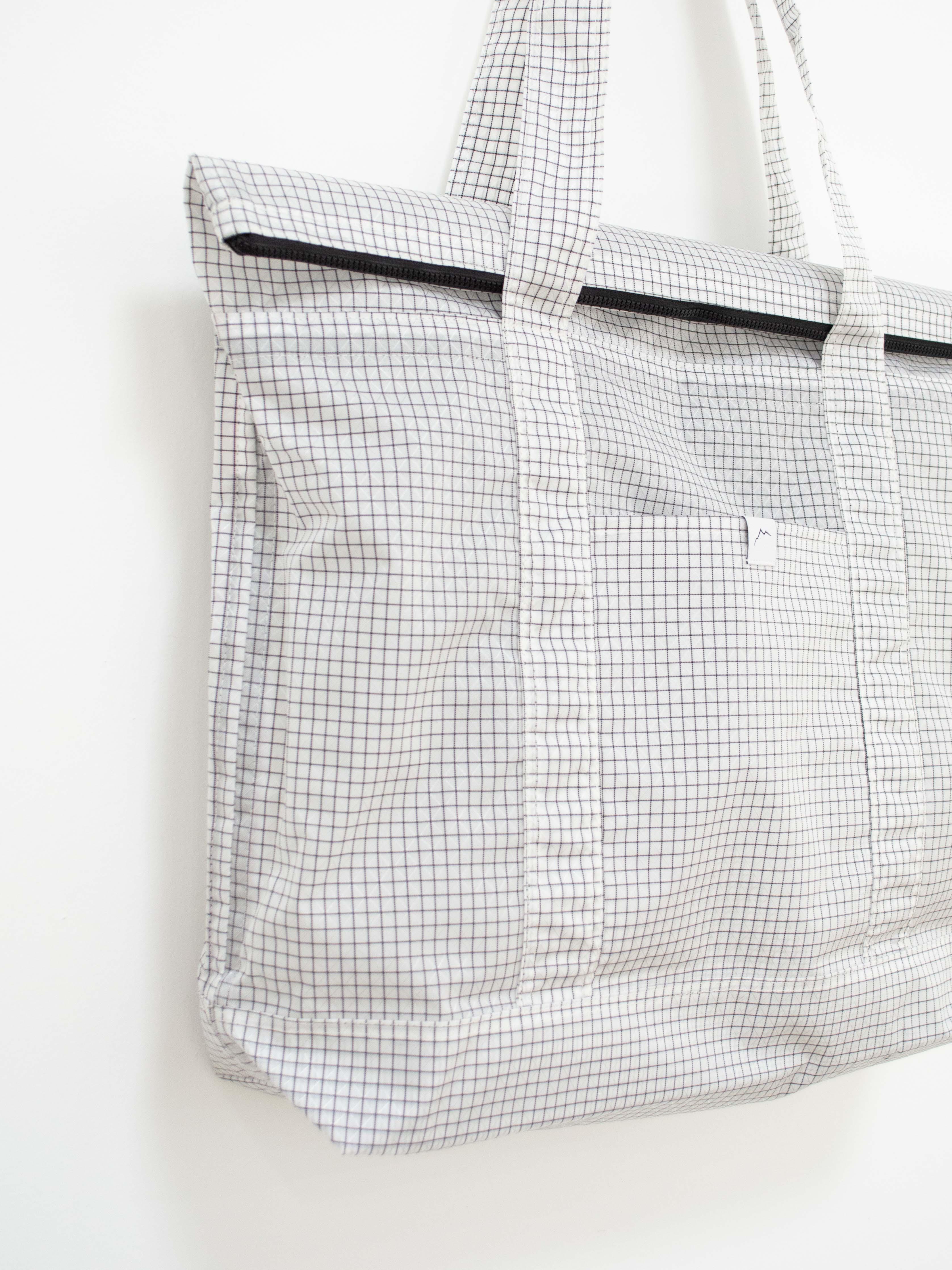 BELT TOTE - CABAS BAG WITH LOGO GRID in neutrals